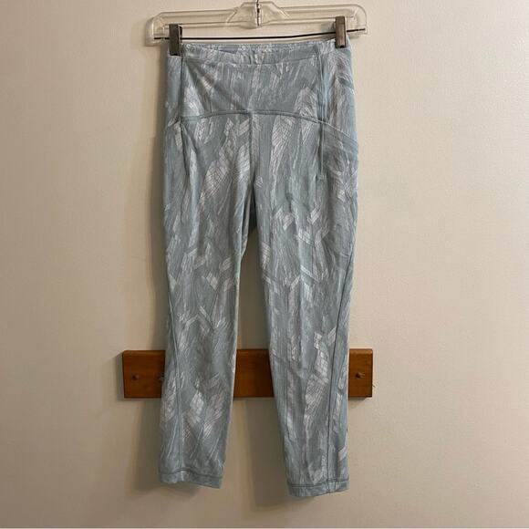 Lululemon Swift Speed High-Rise Crop Leggings Size 4 Chevron Silver Blue - Picture 1 of 11